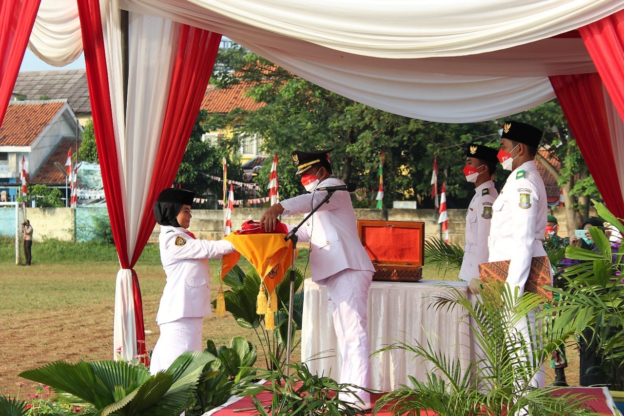 Kec Ciledug Pengibaran Bendera Merah Putih Dalam Rangka Memperingati Hut Ri 77 Di Stadion Mini 2937