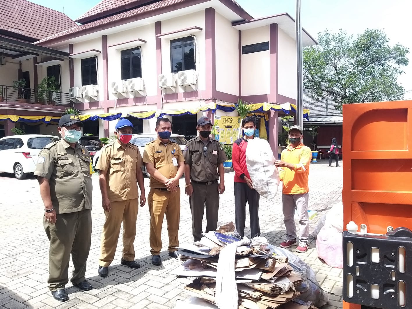 KEC CILEDUG | Kecamatan Ciledug Adakan Gerakan Sedekah Sampah Pada HPSN ...