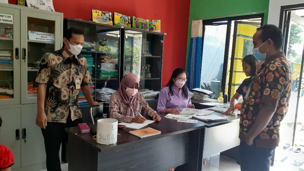Monitoring Kegiatan Posyandu Kecubung di RW 05 Kelurahan Parung Serab