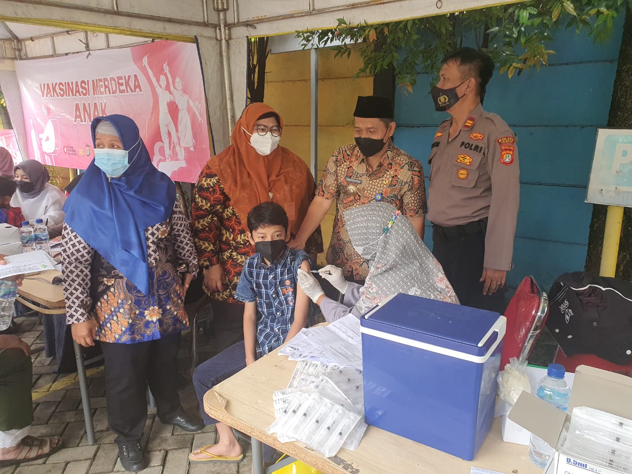 Vaksinasi Anak Usia 6 s/d 11 Tahun Warga Kelurahan Paninggilan Utara di Kelurahan Paninggilan