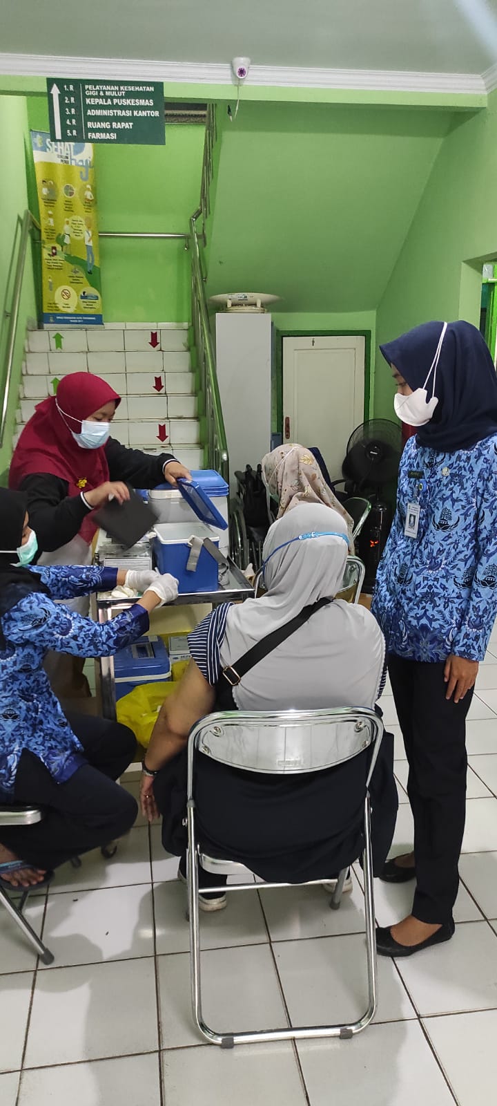 Vaksinasi Anak Usia 6-11 Tahun dan Vaksin Booster Lansia di UPT Puskesmas Tajur