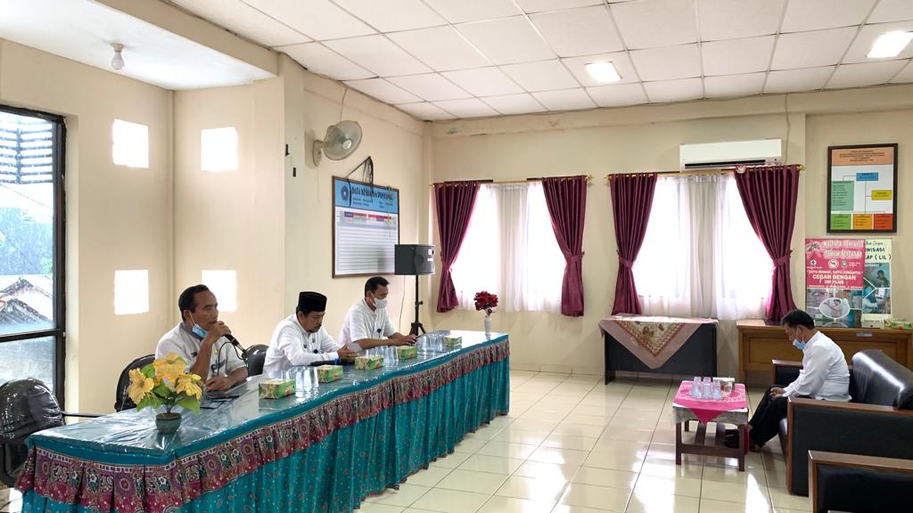 Rapat Koordinasi bersama Ketua RW dan Guru Ngaji Mengenai Pemberantasan Buta Aksara Al- Quran di Aula Kelurahan Parung Serab