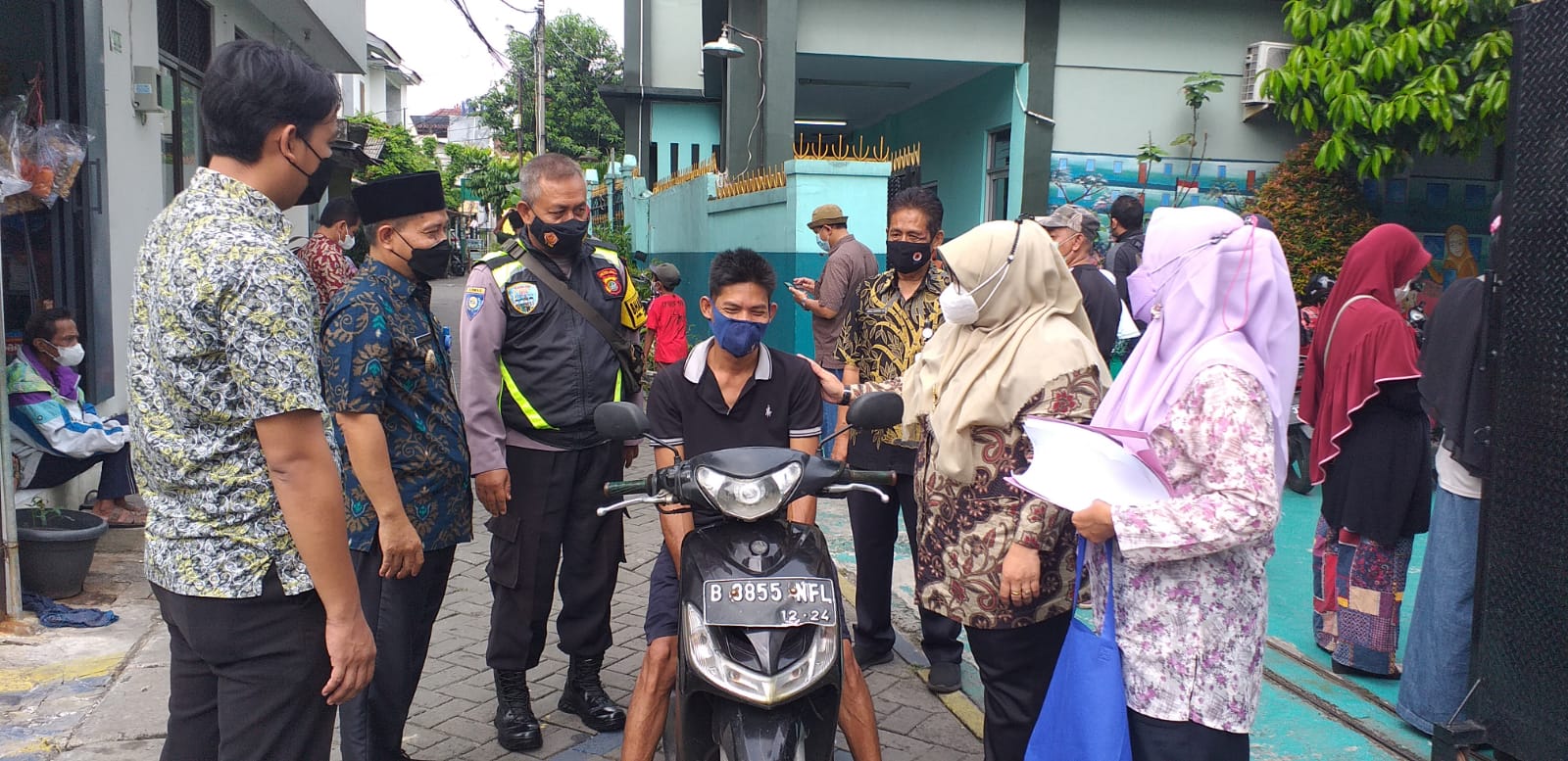 Kegiatan OAB dalam Rangka Penerapan PPKM di Jl. H. Saari RW 13 bersama Binwil Inspektorat Kota Tangerang