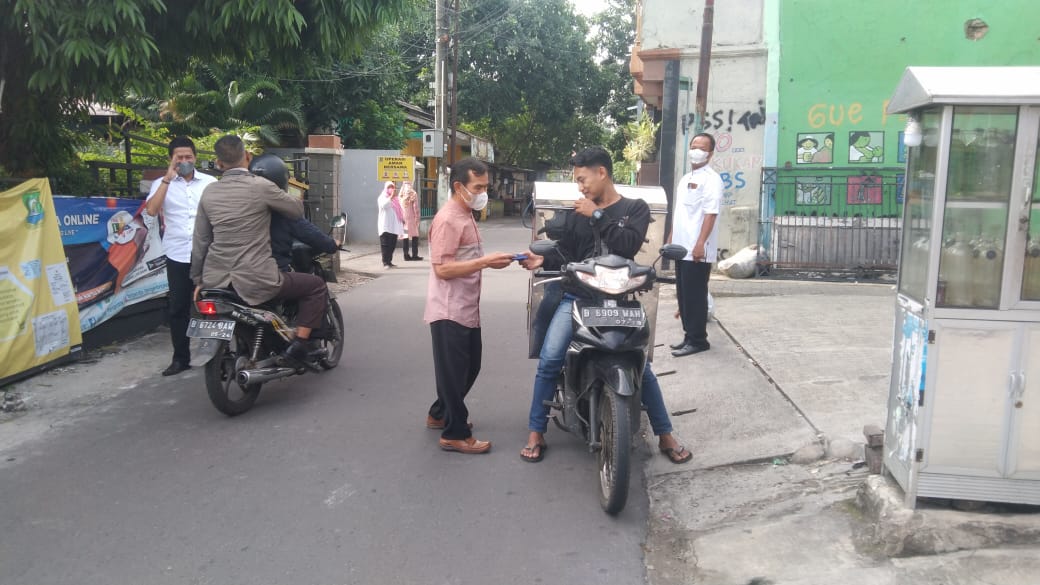 Kegiatan OAB dalam Rangka Penerapan PPKM di Jl. Keramat Raya RW 05 bersama Binwil Inspektorat Kota Tangerang