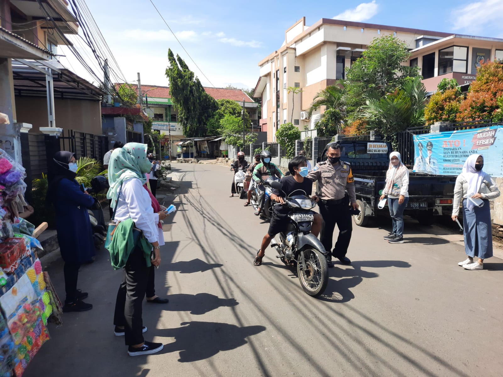 Kegiatan OAB dalam Rangka Penerapan PPKM di Jl. Winong Dalam RW 04 bersama Binwil DLH Kota Tangerang