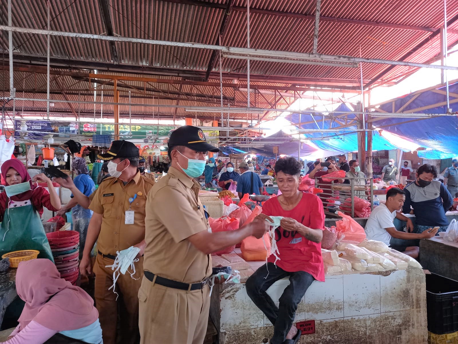Kegiatan OAB dan Wawaran Penerapan Prokes di Pasar Saraswati