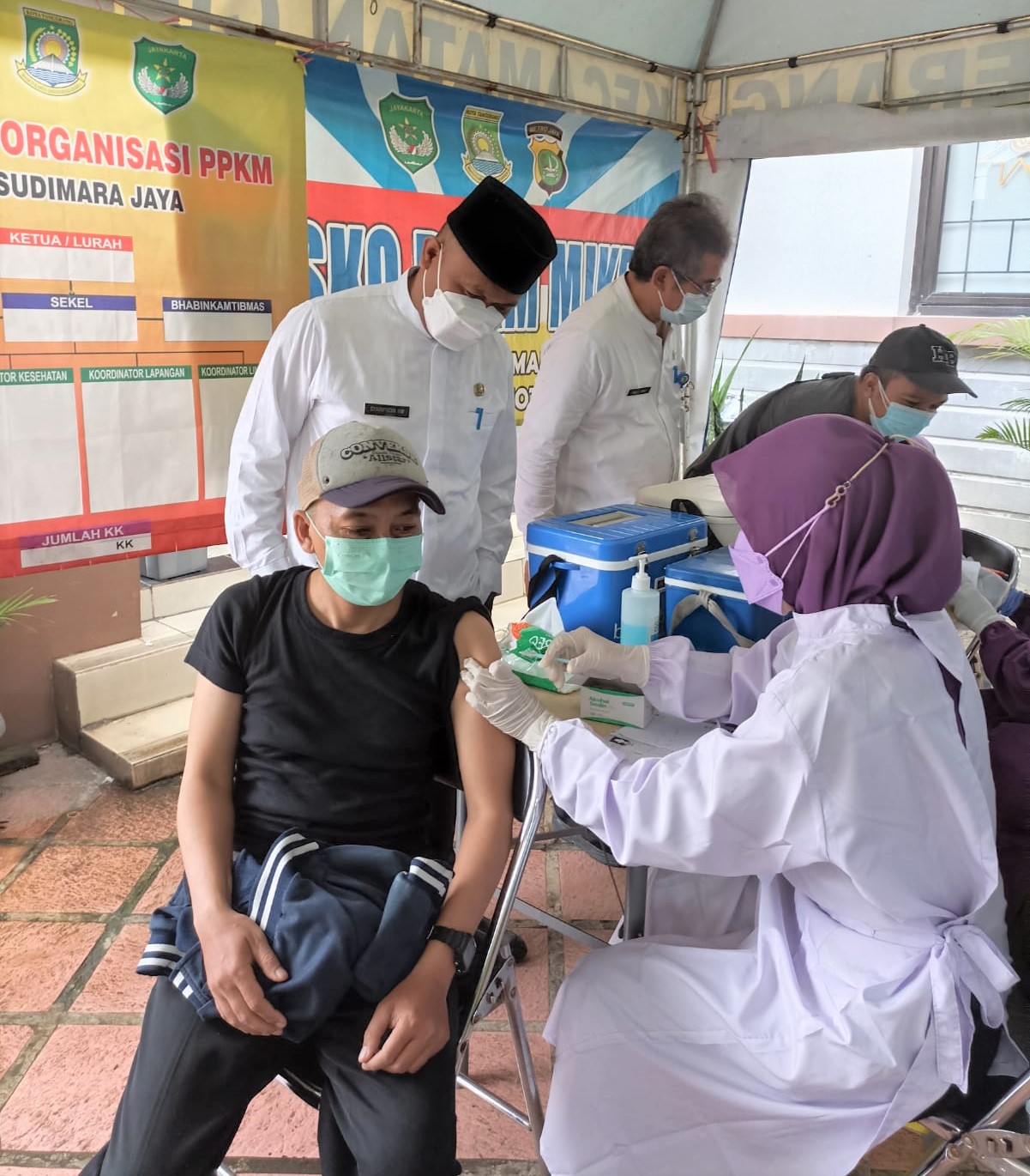 Monitoring Vaksinasi Dosis 1 & 2 dan Booster di Halaman Kantor Sudimara Jaya