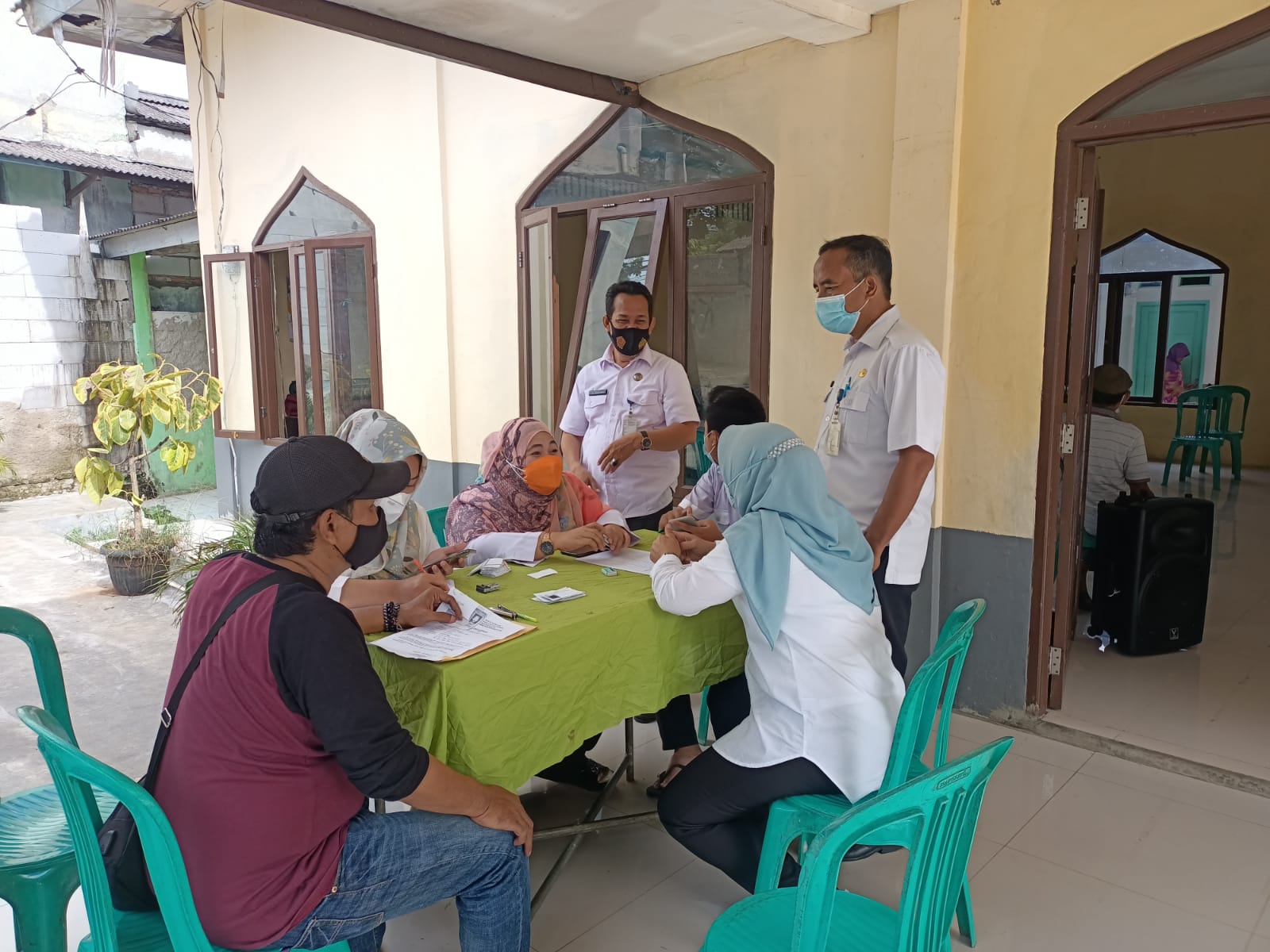Monitoring Vaksinasi Dosis 1 & 2 dan Booster di Aula As-Syukriyah RW 01
