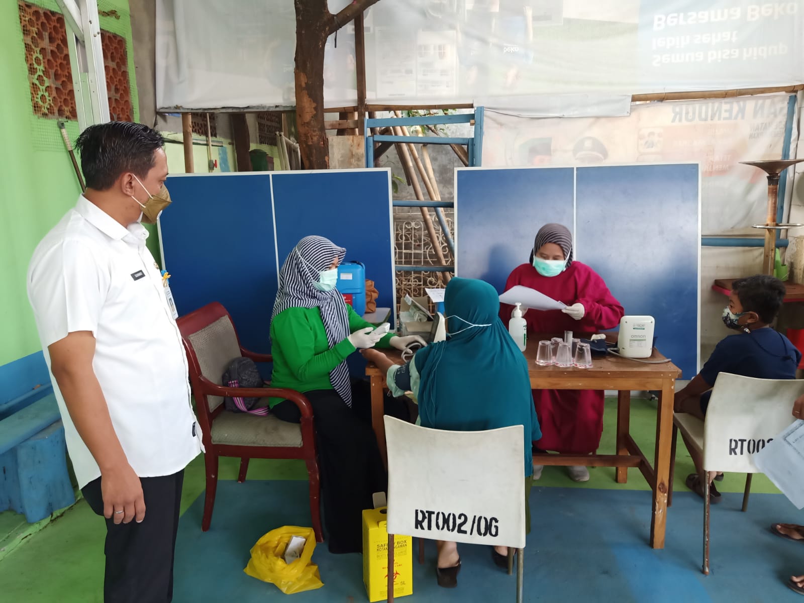Monitoring Vaksinasi Dosis 1 & 2 dan Booster di Balai Warga RW 06 Kelurahan Paninggilan