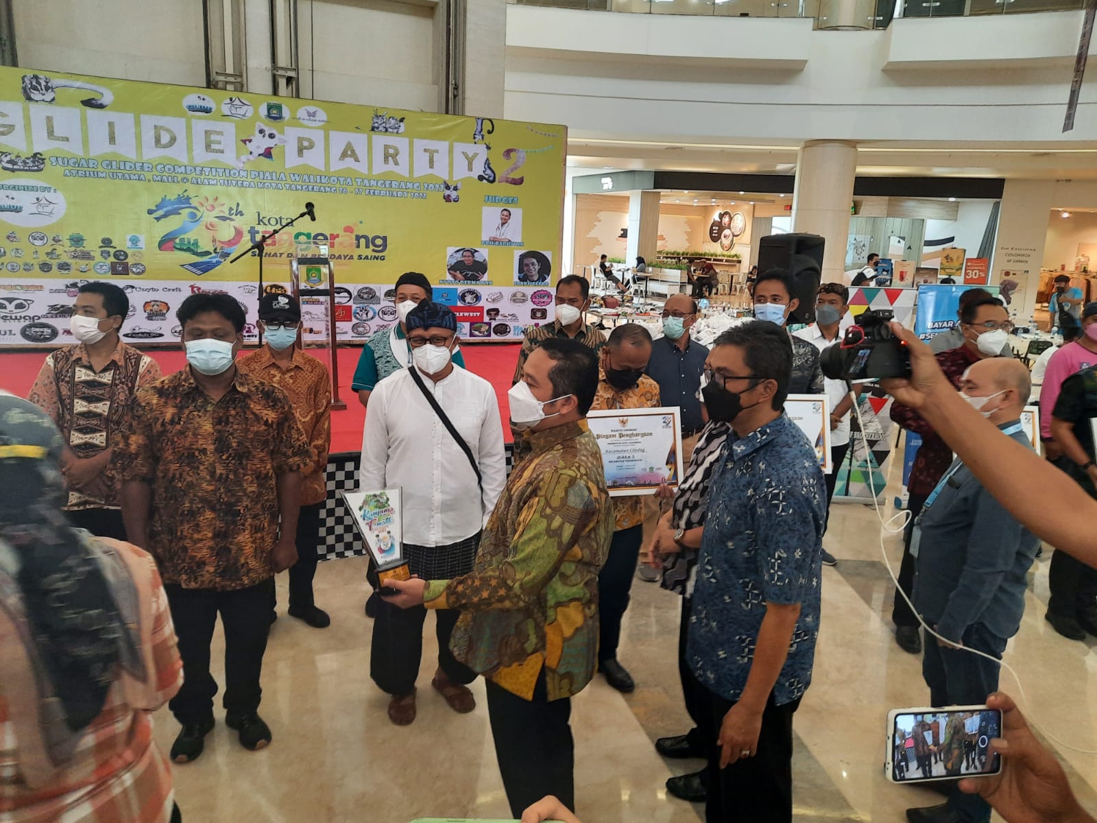 Penyerahan Penghargaan Lomba HUT Kota Tangerang kepada Kecamatan Ciledug