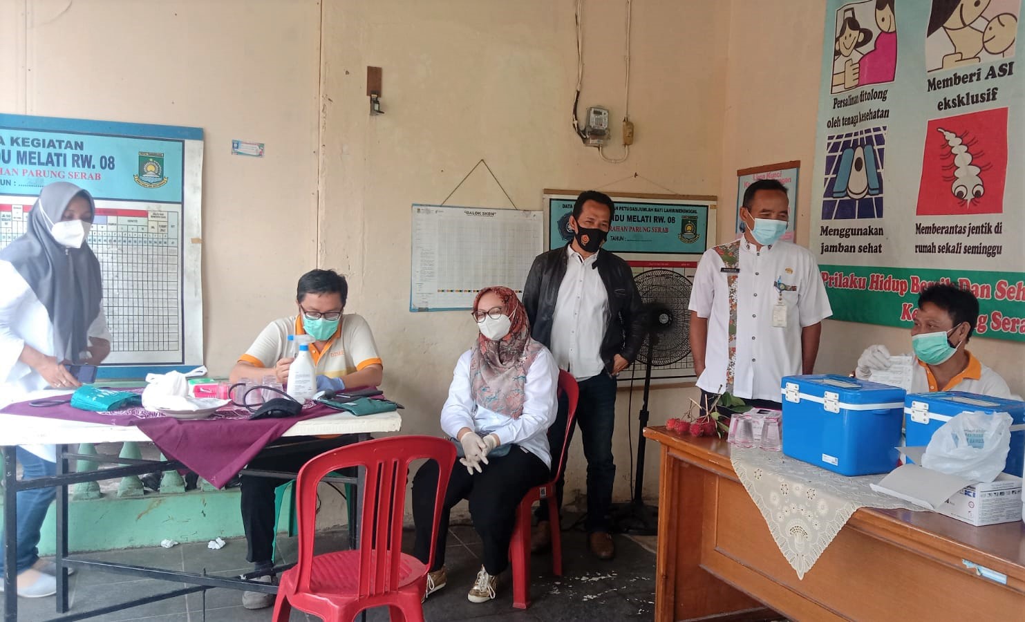 Kegiatan Vaksinasi Dosis 1, 2 dan Booster di Jl. H. Saman RT 01/08