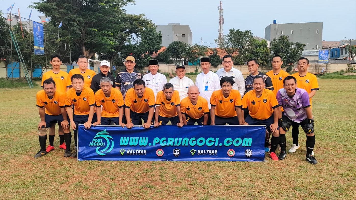 Kegiatan Pembukaan Sepak Bola Trofeo Internal Jagoci di Lapangan PGRI Sudimara Selatan