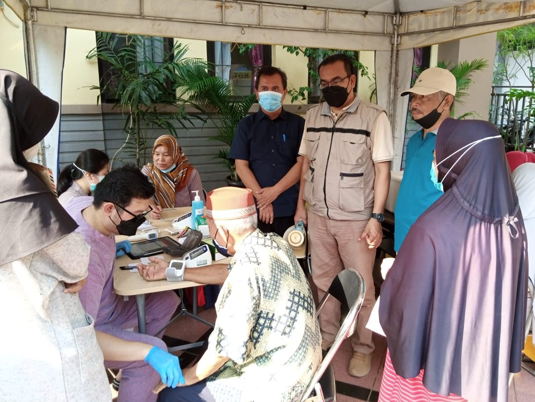 Kegiatan Vaksinasi Dosis 1, 2 dan Booster di Halaman Kantor Kelurahan Sudimara Selatan