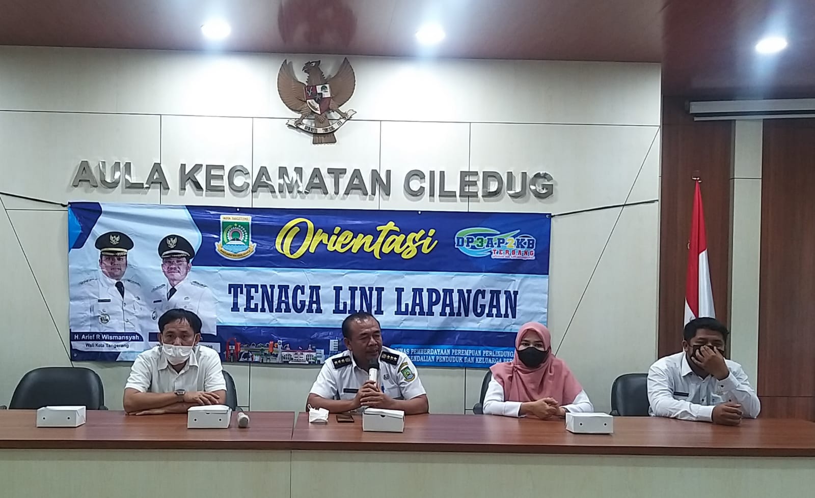 Kegiatan Orientasi Tenaga Lini Lapangan oleh DP3AP2KB Kota Tangerang di Aula Kantor Kecamatan