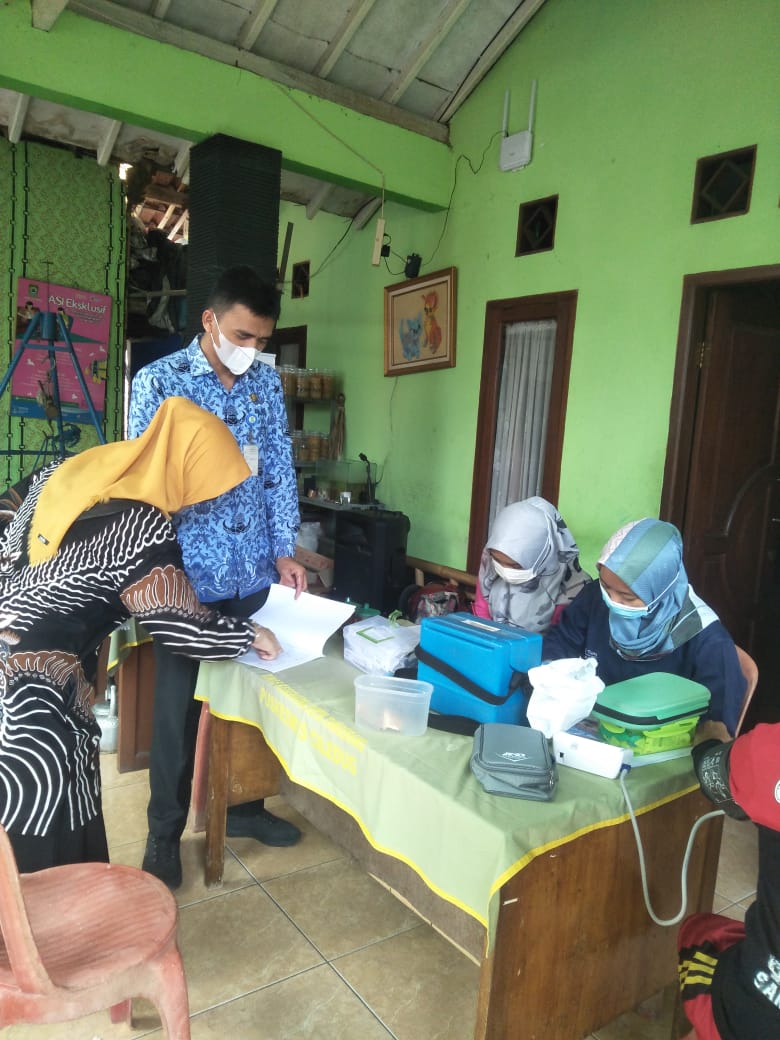 Monitoring Kegiatan Posyandu dan Posbindu di Posyandu Mawar RW 04 Kelurahan Sudimara Jaya