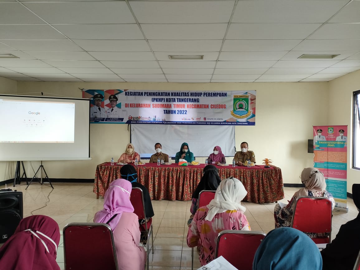 Kegiatan Peningkatan Kualitas Hidup Perempuan (PKHP) Kota Tangerang di Aula Kelurahan Sudimara Timur