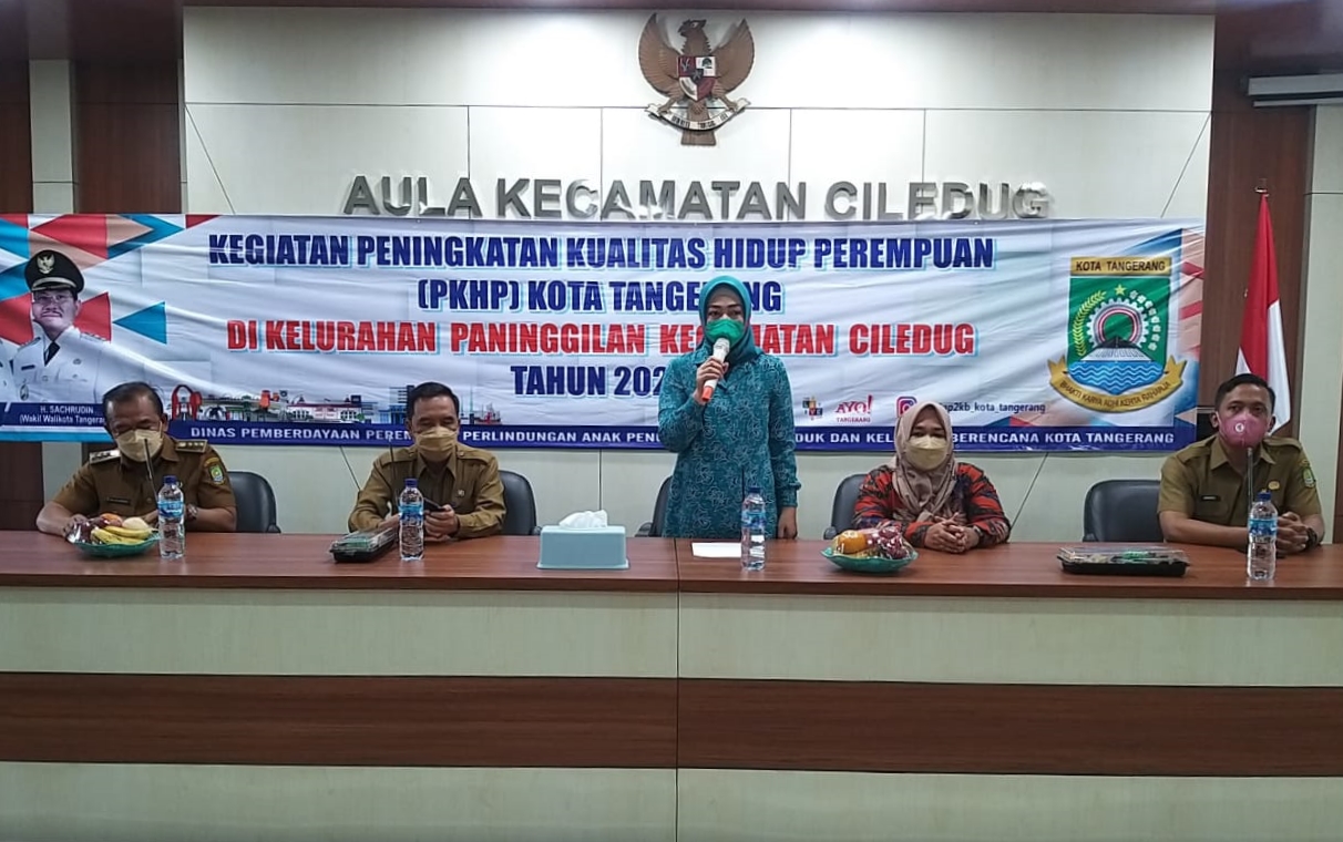 Kegiatan Peningkatan Kualitas Hidup Perempuan (PKHP) Kota Tangerang di Aula Kelurahan Paninggilan