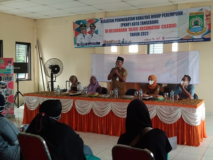 Kegiatan Peningkatan Kualitas Hidup Perempuan (PKHP) Kota Tangerang di Aula Kelurahan Tajur