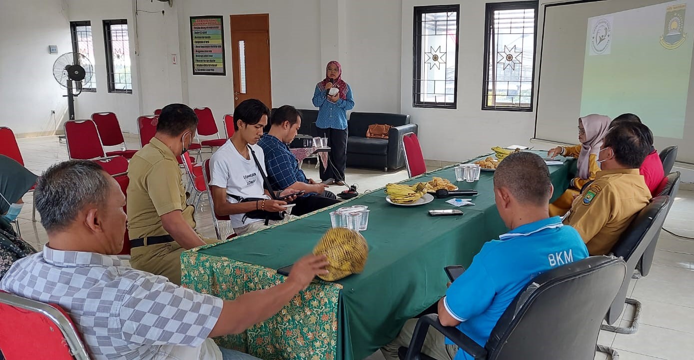 Kegiatan Rapat Koordinasi dalam Persiapan Bedah Rumah di Aula Kantor Kelurahan Paninggilan