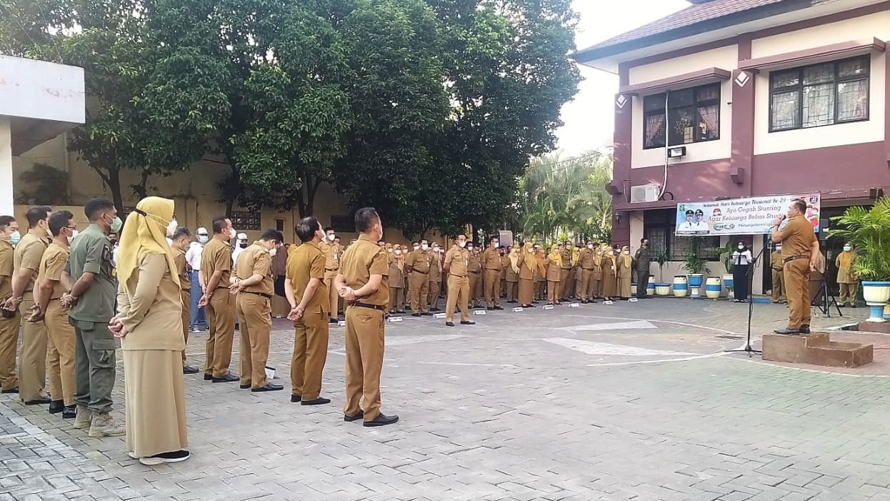 Kegiatan Apel Senin Pagi Seluruh Pegawai Kecamatan Ciledug serta Pengukuhan Paskibraka