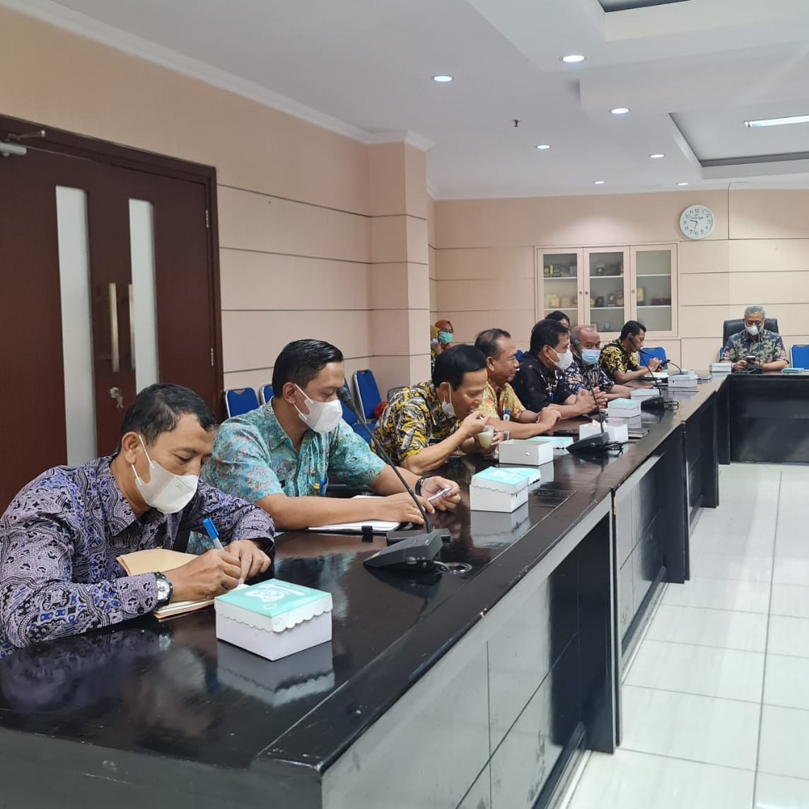 Rapat Standarisasi Pelayanan Umum pada Kecamatan dan Kelurahan di RR Asda III