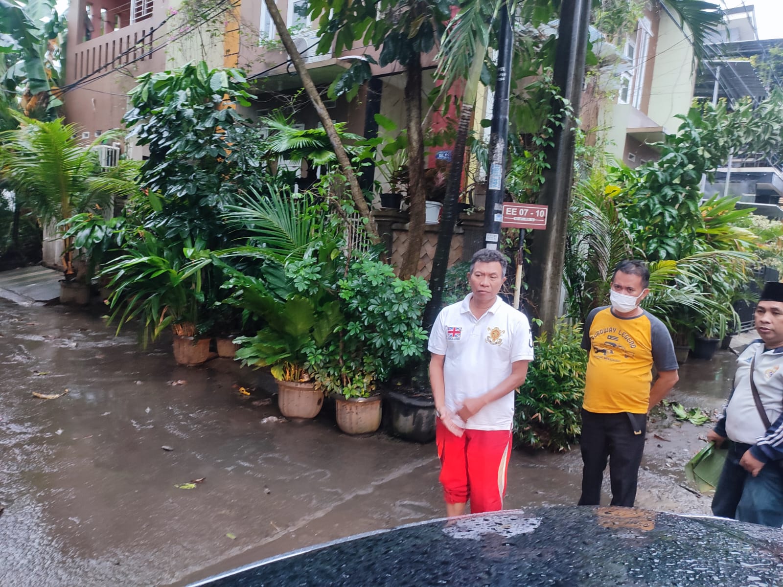 Monitoring Ketinggian Air Pasca Hujan di Pondok Lakah Permai RW 016 Kelurahan Paninggilan