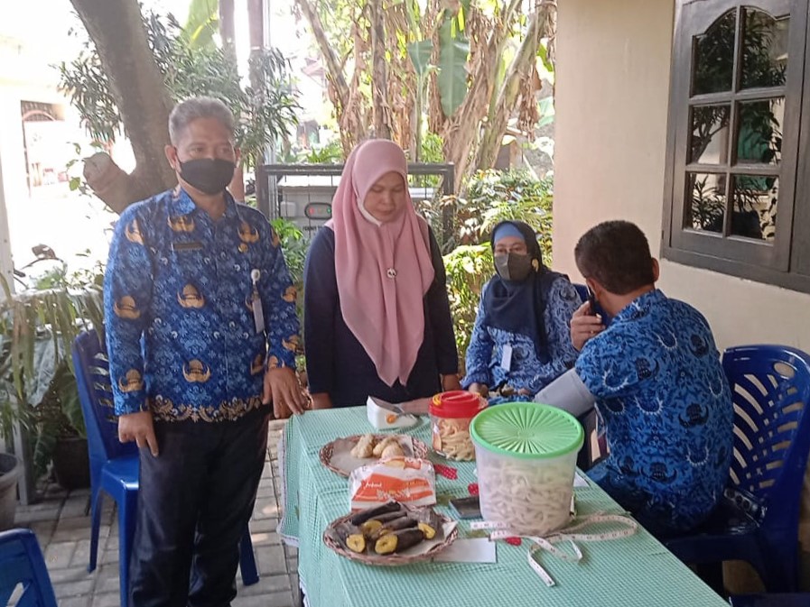 Monitoring Kegiatan Posyandu Terintegrasi di Posyandu Durian RW 006 Kelurahan Paninggilan Utara