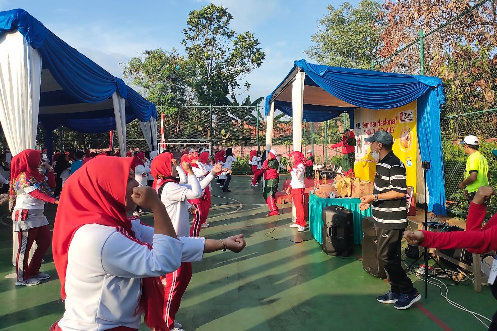 Kegiatan Senam Bersama Bucera Indonesia di Lapngan Futsal RW 002 Kelurahan Sudimara Timur