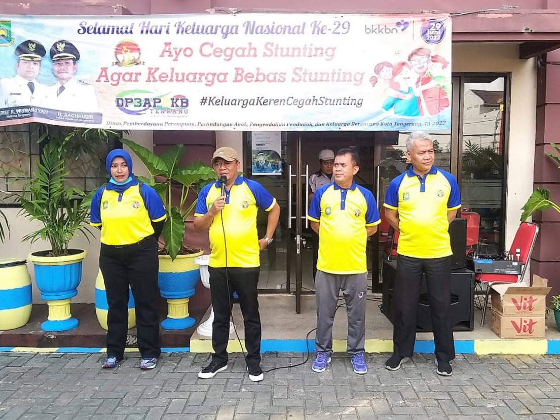 Pelepasan Try Out Puslatcab Kota Tangerang Cabang Olahraga Squash ke Bandung Jabar di Halaman Kantor Kecamatan Ciledug