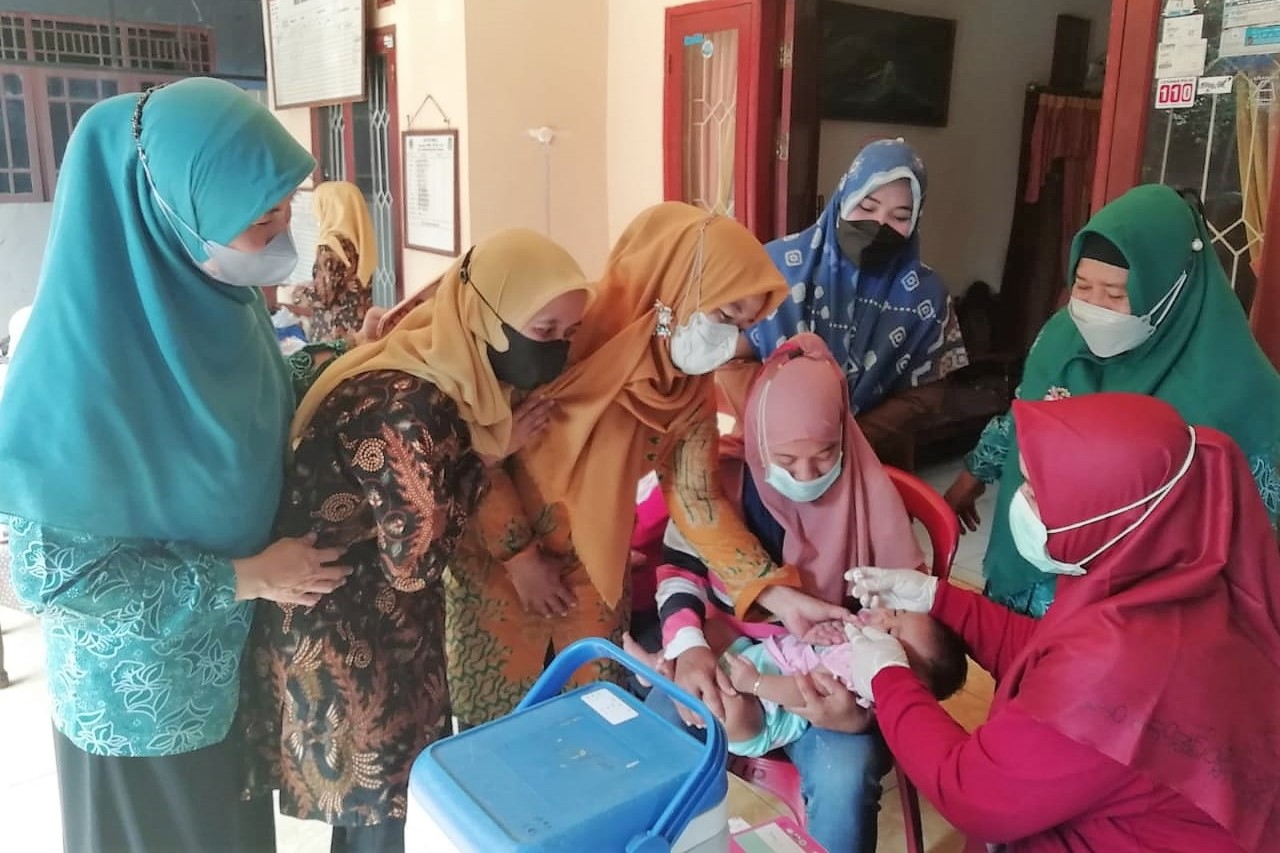 Monitoring Kegiatan Bulan Imunisasi Anak Nasional (BIAN) di Posyandu Apel RT 03/01 Kelurahan Parung Serab
