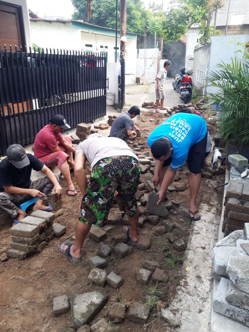 Perbaikan Jalan Paving Blok di wilayah Rw 011 Jl. H. Lein 