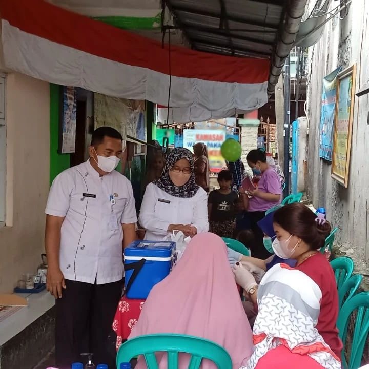 Monitoring Kegiatan Bulan Imunisasi Anak Nasional (BIAN) di Posyandu Teratai RW 006 Kelurahan Sudimara Barat