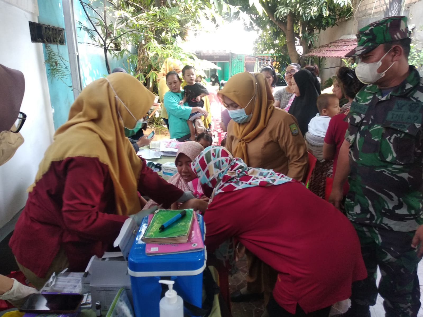 Monitoring Posyandu SERUNI  di RW 05 dalam Rangka Bulan Imunisasi Anak Nasional