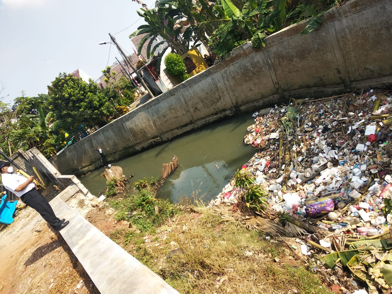 Monitoring penumpukan Sampah Di Kali Wetan Sudimara Selatan 