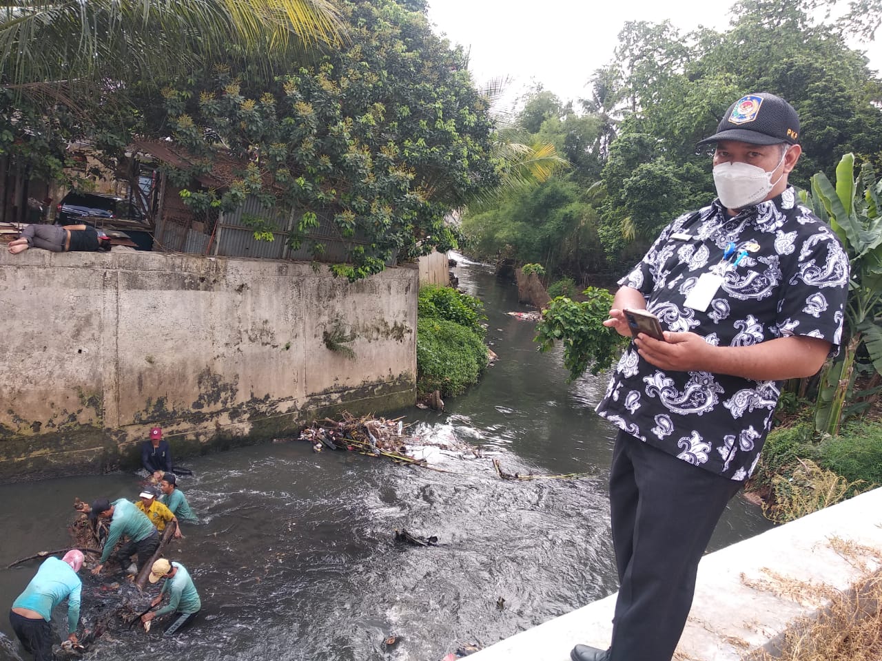Monitoring Kegiatan Pengangkatan Sampah di Kali Wetan Duren Villa 