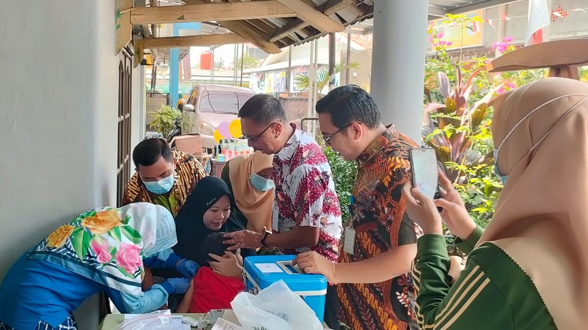 Monitoring Kegiatan Bulan Imunisasi Anak Nasional (BIAN) di Posyandu Siantan RT 003/06 Kelurahan Sudimara Barat