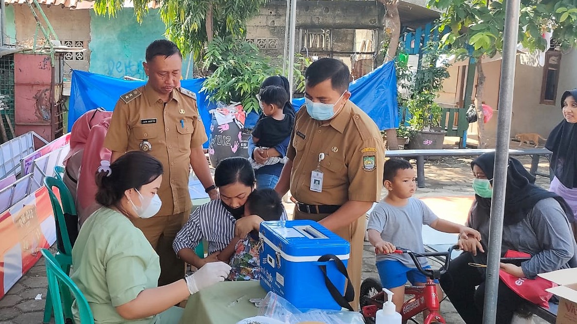 Monitoring Kegiatan Bulan Imunisasi Anak Nasional (BIAN) di Posyandu Mawar RW 012 Kelurahan Sudimara Barat