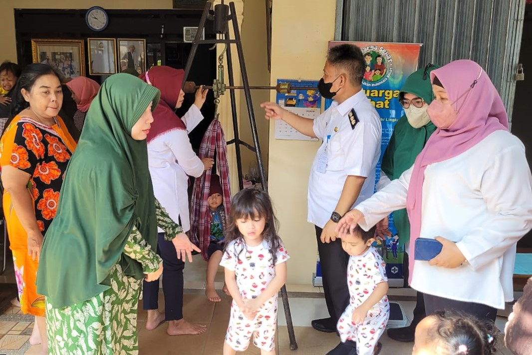 Monitoring Kegiatan Bulan Imunisasi Anak Nasional (BIAN) di Posyandu Sirsak 009 Kelurahan Paninggilan Utara