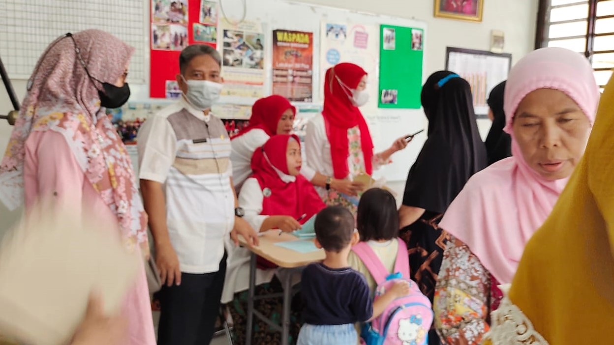 Monitoring Kegiatan Bulan Imunisasi Anak Nasional (BIAN) di Posyandu Jeruk RW 013 Kelurahan Paninggilan Utara