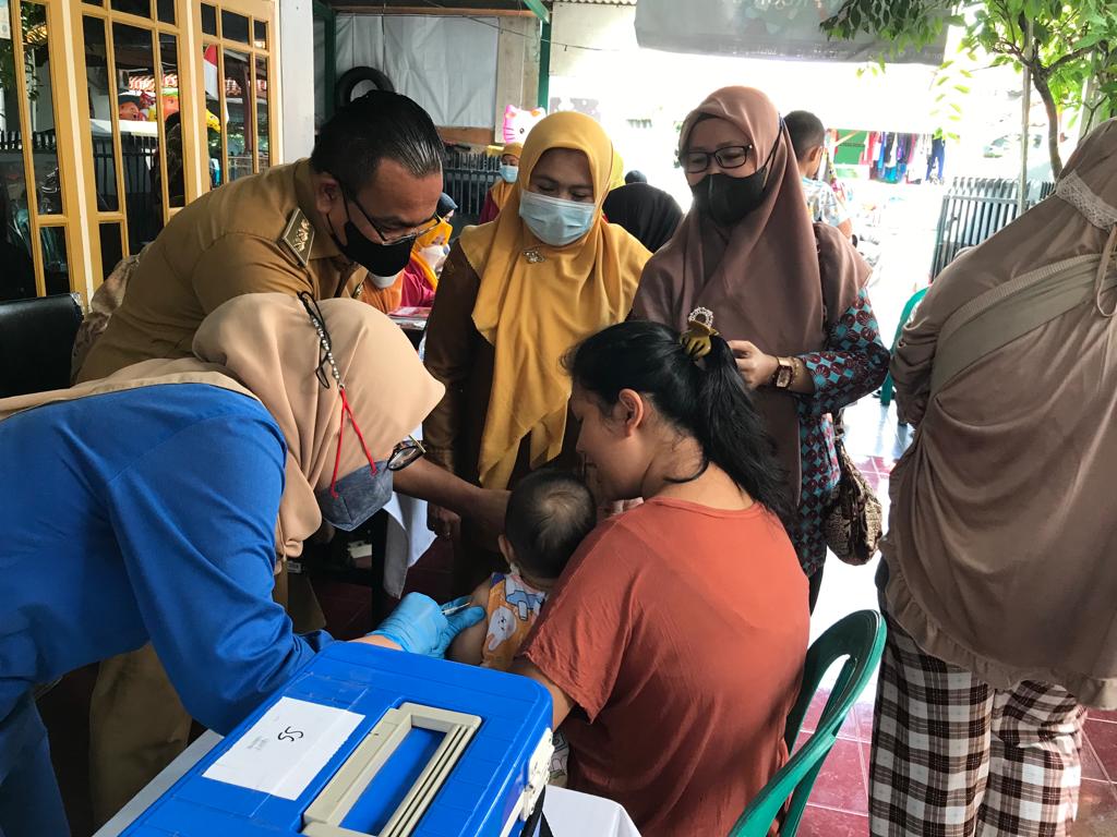 Monitoring Posyandu  FLAMBOYAN  di RW 02  dalam Rangka Bulan Imunisasi Anak Nasional