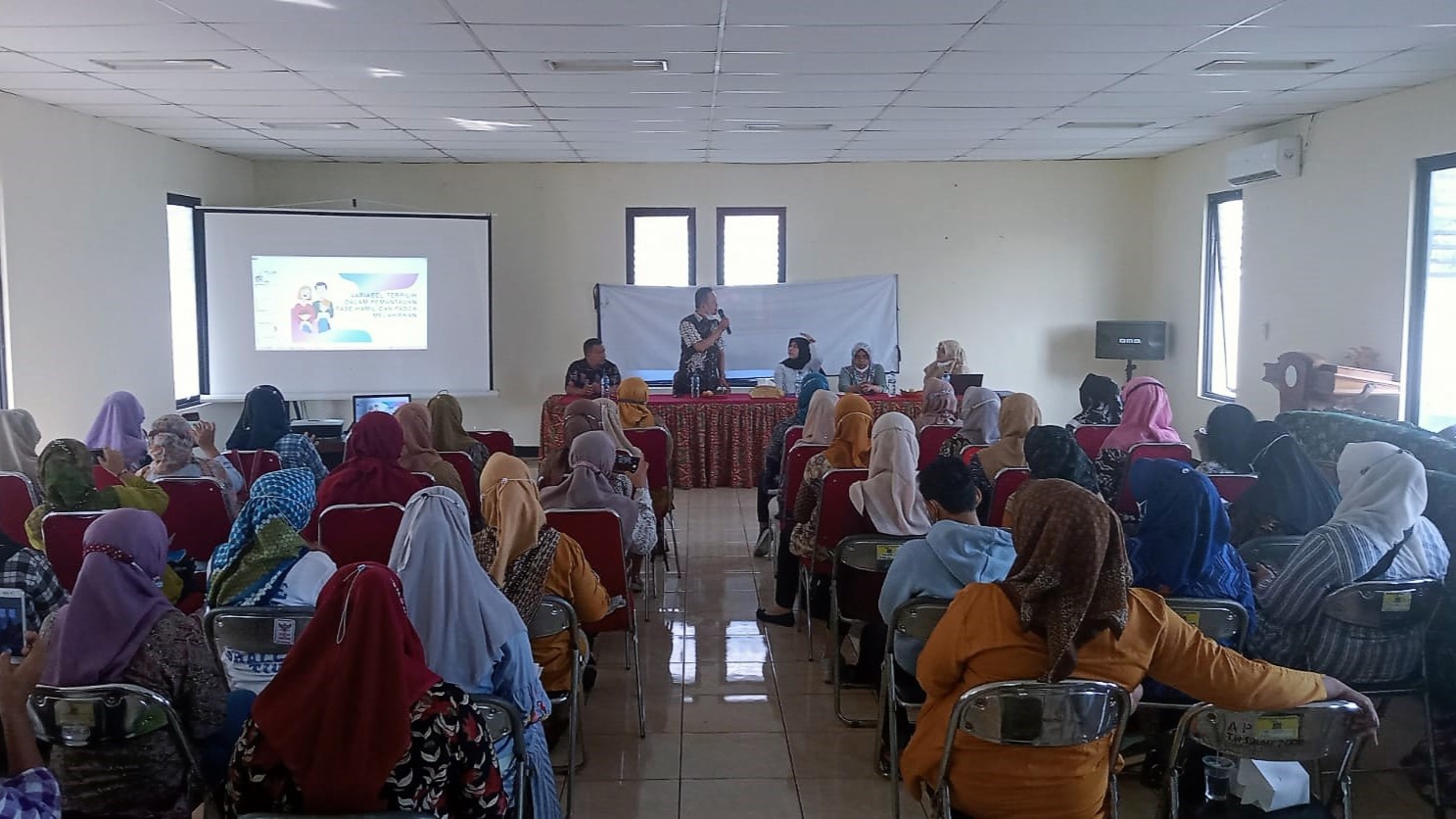 Sosialisasi Pelatihan Tim Pendamping Keluarga oleh DP3AP2KB Kota Tangerang di Aula Kantor Kelurahan Sudimara Timur