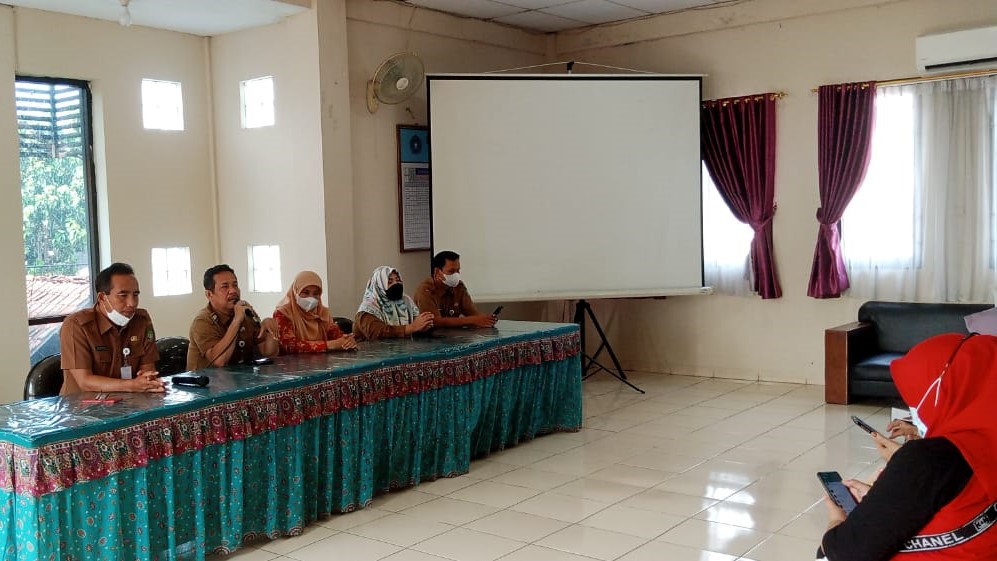 Rapat Evaluasi Capaian Sasaran BIAN dengan Para Ketua Posyandu dan Ibu RW di Aula Kelurahan Parung Serab