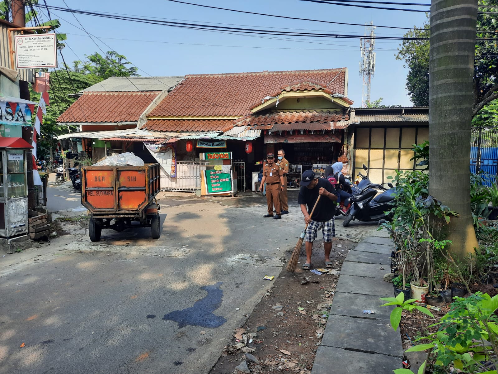 Monitoring Kegiatan Bersih Lingkungan di Wilayah Kantor Kelurahan Sudimara Jaya