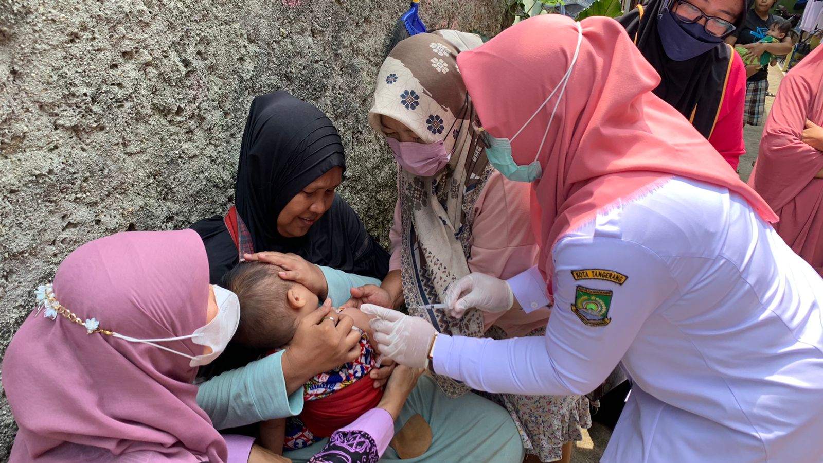 Kegiatan Sweeping Bulan Imunisasi Anak Nasional (BIAN) oleh UPT PKM Tajur di Wilayah Kelurahan Parung Serab