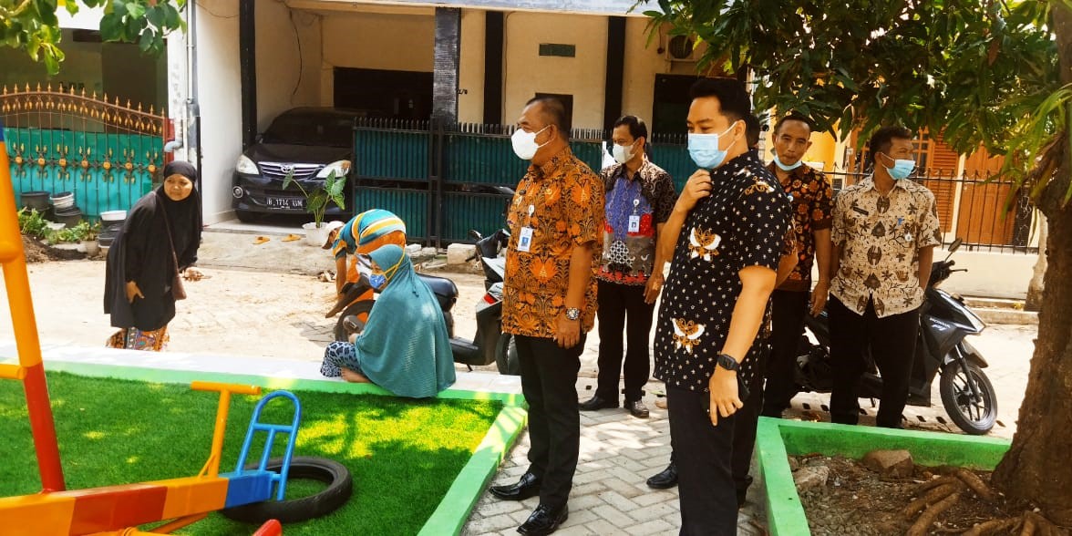 Monitoring Pembuatan Taman Lingkungan oleh Disbudpar Kota Tangerang di Komplek Kimia Farma RW 002 Kelurahan Parung Serab