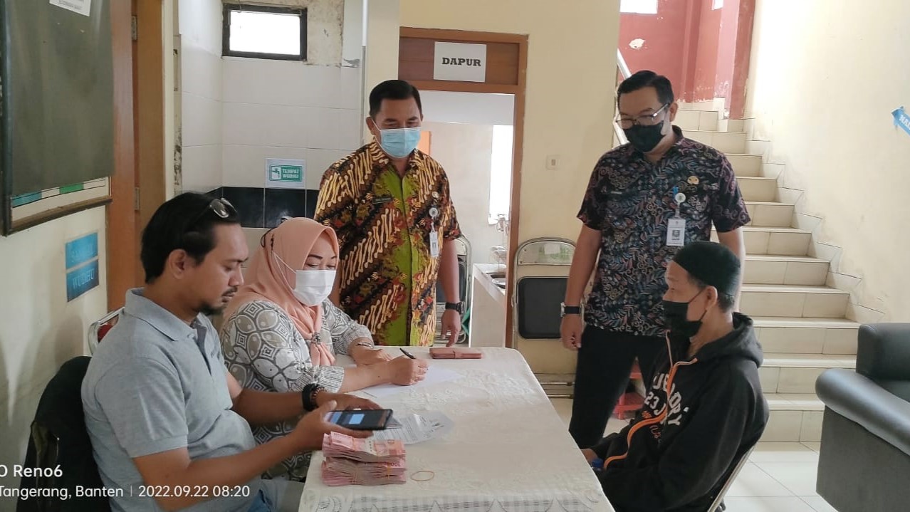Monitoring Kegiatan Penyaluran Bantuan Langsung Tunai (BLT) Kompensasi BBM di Kantor Kelurahan Sudimara Barat