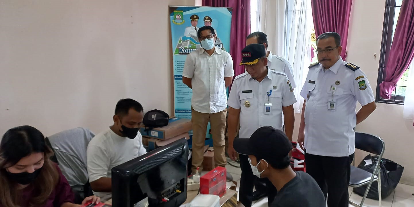 Monitoring Penyaluran Set Top Box (STB) oleh TV One di Kantor Kelurahan Sudimara Selatan