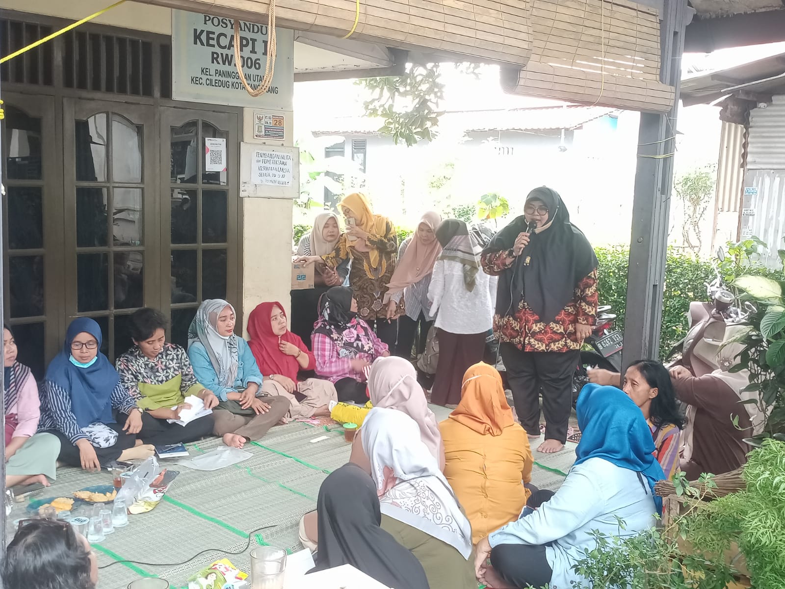 Kegiatan Pembinaan Kader dalam Pendataan Keluaraga bersama PKB Kota Tangerang di Posyandu Kecapi I Kelurahan Paninggilan Utara