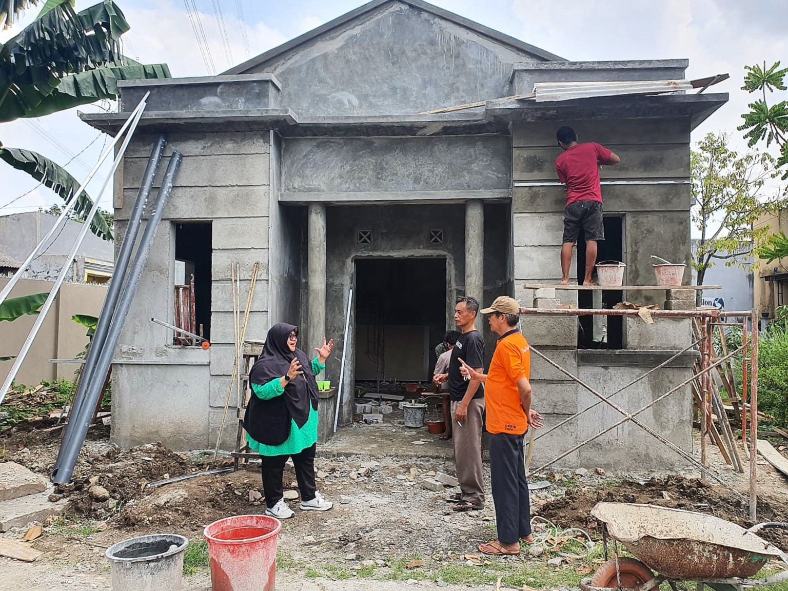 Monitoring Progres Pembangunan Balai Warga di Wilayah RW 016 Kelurahan Paninggilan Utara