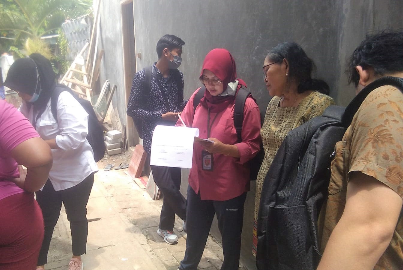 Pendampingan Petugas Sensus Regsosek dalam Pendataan Langsung kepada Warga Kelurahan Paninggilan